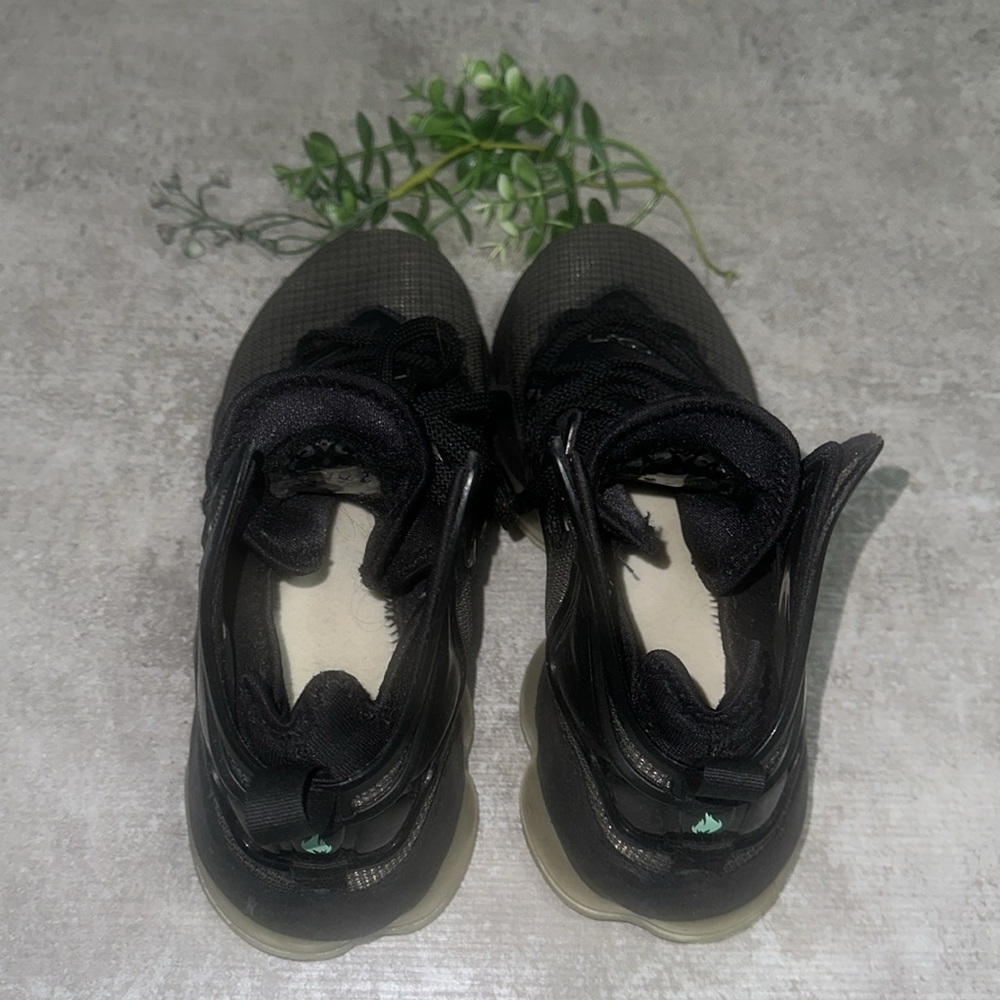 Lebron 19 XIX - Picture 4 of 6
